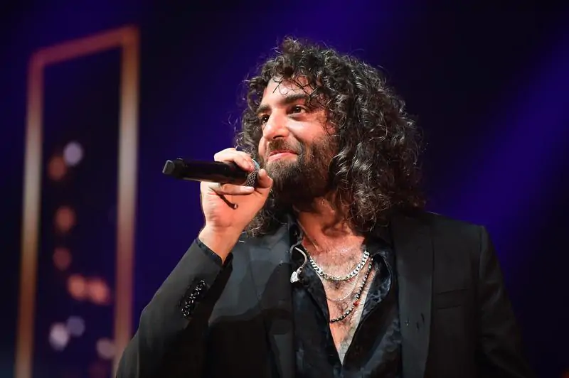 טונה בשני אלבומים חדשים ומהפנטים במכה: ראפ מטורף ורובים ותלתלים